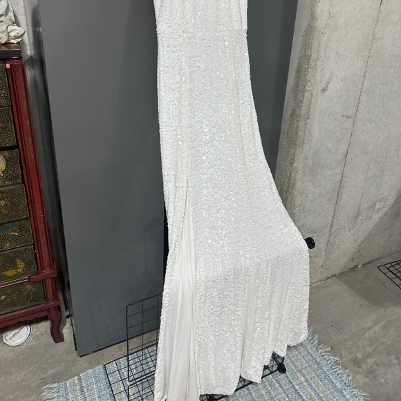 Extremely flattering sequin dress long slit - Picture 3 of 7